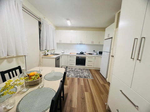 Peaceful Apartment In Camberwell - NT Tourism 3