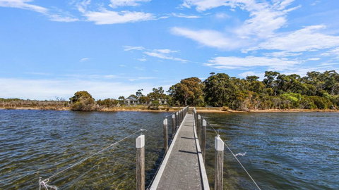 Peninsula At Metung - Access By Boat Only - NT Tourism 1