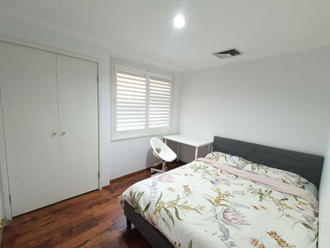 Peaceful Room In Modern And Spacious Baulkham Hills Home - BH2 - Accommodation NT 1