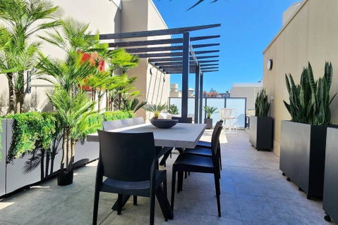 Penthouse With Private Terrace, Parking + 2 Pools - Accommodation NT 1