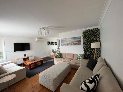 Perfectly Located House With A Big Backyard. - Accommodation NT 1