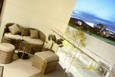 Perfectly Located Modern Apartment - Canberra CBD - NT Tourism 3