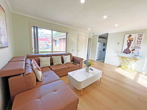 Pet-Friendly Retreat 2BR Ringwood Prime Location - Accommodation NT 3