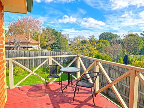 Pet-Friendly Retreat 2BR Ringwood Prime Location - Accommodation NT 0