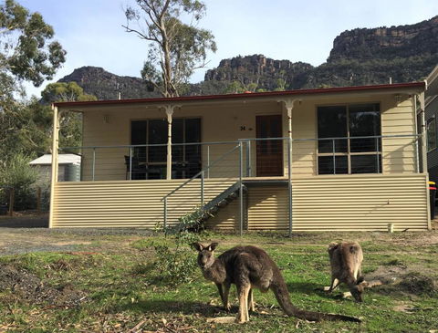 Pinnacle Views - Accommodation NT 0