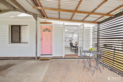 Poppies Cottage - Cooee Bay Beachside Retreat - NT Tourism 3