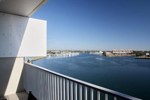 Portside On Honeysuckle - Accommodation NT 1