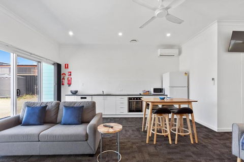 Port Lincoln Shark Apartment 4 - NT Tourism 1