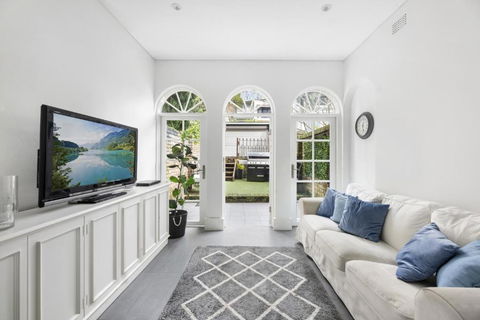 Pet Friendly Paddo Terrace - NT Tourism 0