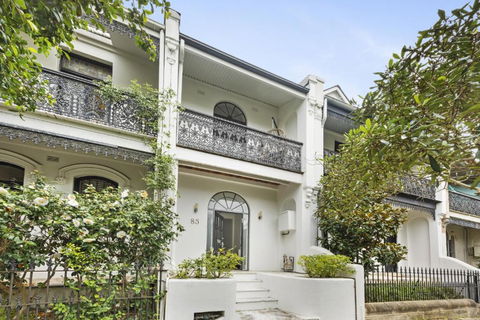 Pet Friendly Paddo Terrace - NT Tourism 1