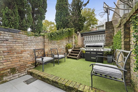 Pet Friendly Paddo Terrace - NT Tourism 3