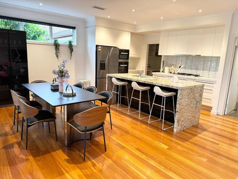 Quite Luxurious House With Pool 220m To Railway Station - Accommodation NT 3