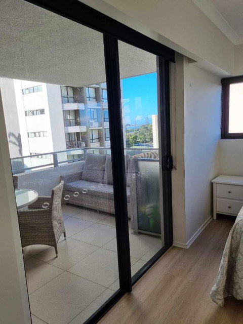 Private Bedroom And Bathroom In A Shared Apartment - Accommodation NT 0