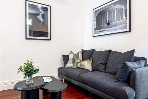 Prahran Timeless & Modern Haven, With Parking - Accommodation NT 1