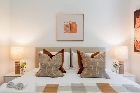 Prahran Timeless & Modern Haven, With Parking - Accommodation NT 3