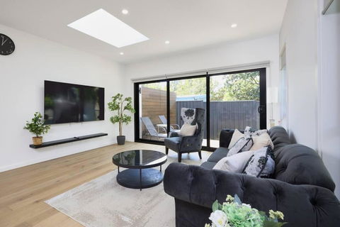 Preston Lux House 5 Bed 5 Bath - NT Tourism 0