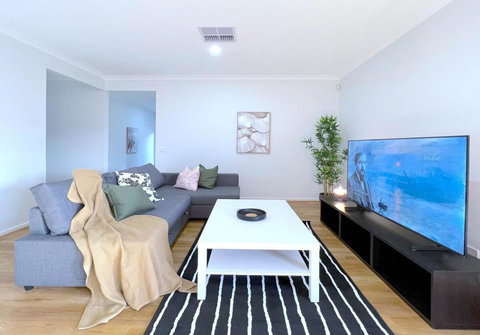 Pride Pakenham Parkfront Home - Accommodation NT 0