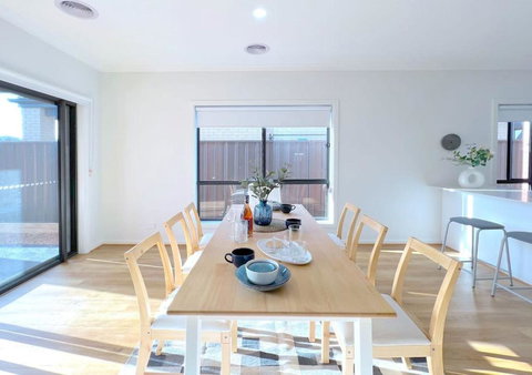 Pride Pakenham Parkfront Home - Accommodation NT 3