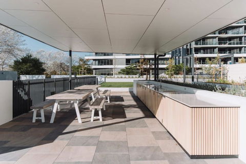 Pristine 2-Bed Apartment With Pool And BBQ - Accommodation NT 2