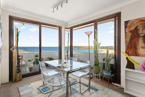 Pristine 2-Bed With Expansive Beach Views - Accommodation NT 1