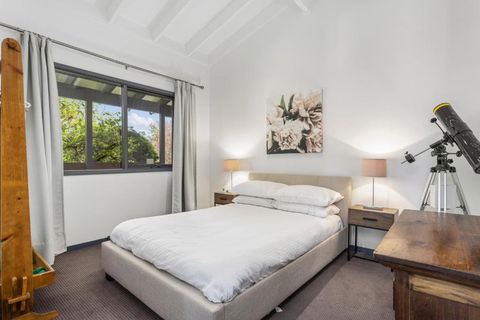 Pristine Mountain Retreat With Expansive Views - Accommodation NT 2