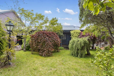 Pristine Mountain Retreat With Expansive Views - Accommodation NT 3