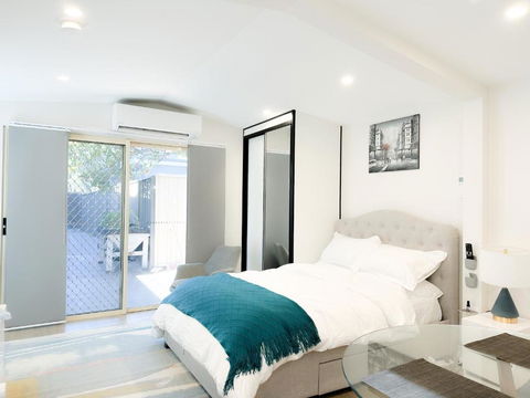 Private, Local Living Studio In Mascot, Airport - Accommodation NT 0