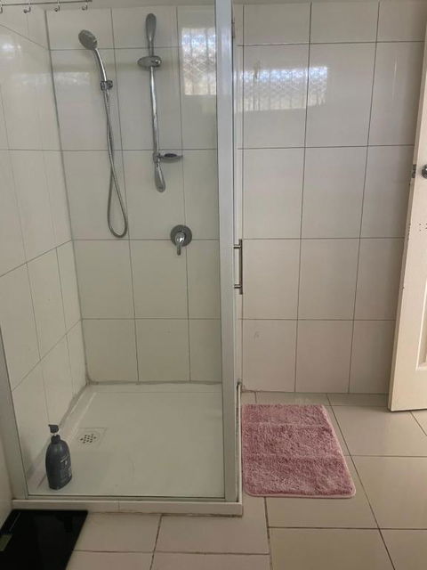 Private Room Near Melbourne Airport - NT Tourism 3