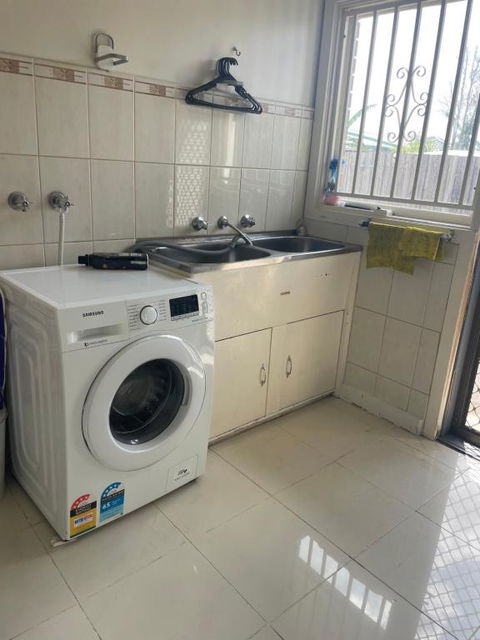Private Room Near Melbourne Airport - NT Tourism 1