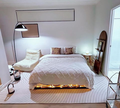 Private Room With Balcony - Accommodation NT 1