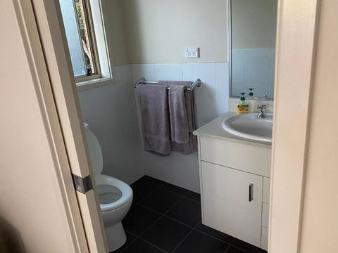 Private Room With Ensuite And Parking Close To Wollongong CBD - Accommodation NT 3