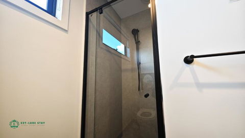 Private Suite With Queen Bed TV - Room 11 - Accommodation NT 3