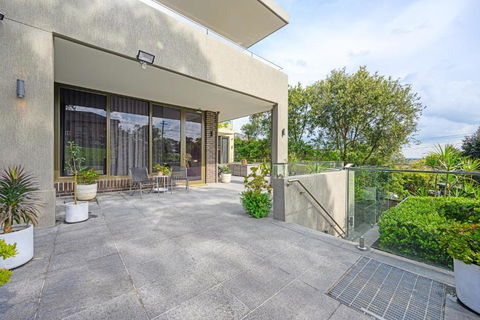 Putney Luxury & Waterview & Pool Near Olympic Park - NT Tourism 3