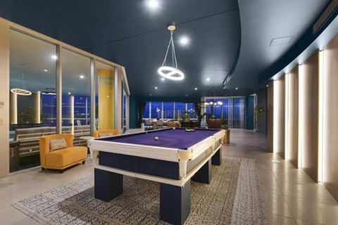 Q1 Skyview Retreat - Level 31 Spectacular Views - Accommodation NT 3