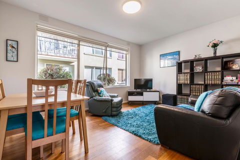 Quaint & Homey Ripponlea Flat - Accommodation NT 0