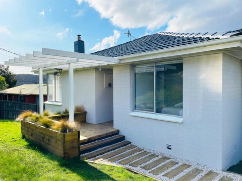 Quarry House - Bright And Renovated! - Accommodation NT 3