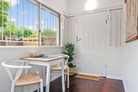 Quiet & Bright Art Deco Apartment By New Farm Park - Accommodation NT 3