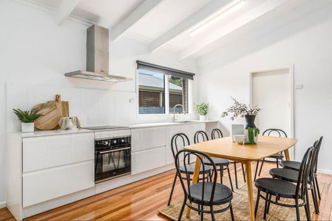 Quiet & Cozy 4 Bedroom Home - NT Tourism 3