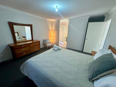 Quiet Busselton Retreat - Accommodation NT 2