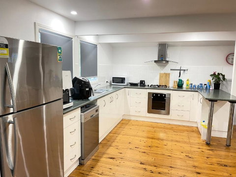 Quiet, Cozy And Calm 3 Bedroom House. - Accommodation NT 2