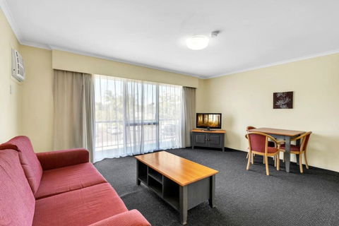 Quiet Unit In Leafy Hotel - Accommodation NT 0