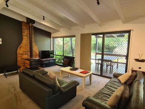 Rail Trail Cottage - Bright - Accommodation NT 2