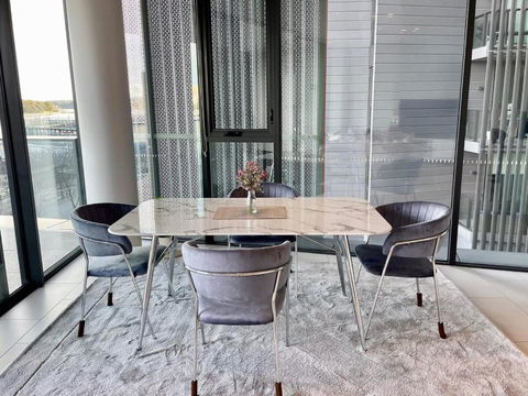 RARE Luxury Waterfront Living - Accommodation NT 3