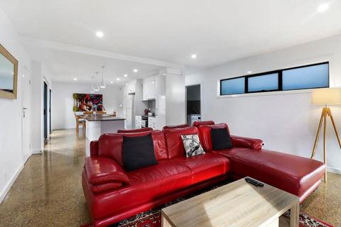 Raven West House I Corporate Or Holiday - NT Tourism 2
