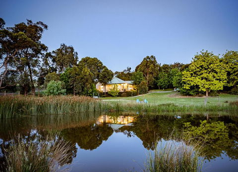 Raynella Alpaca Farmstay - NT Tourism 0