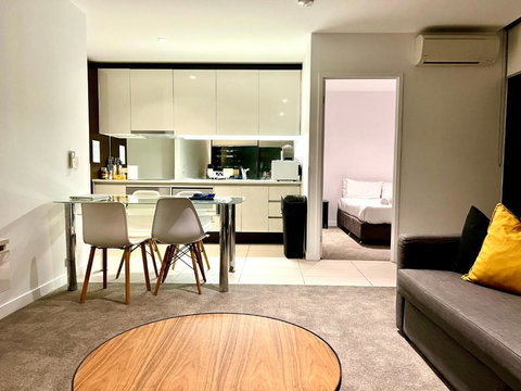 ReadySet Apartments At Madison - Accommodation NT 2