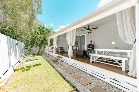 Private Outdoor Spa, Fire Pit, Cinema Room - THE COTTAGE COOLUM BEACH - Accommodation NT 3
