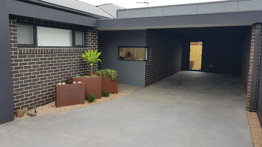 Sale VIC Accommodation NT