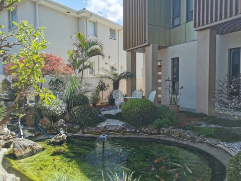 Attached Self Service Waterfront Whole Villa - Sydney - NT Tourism 1