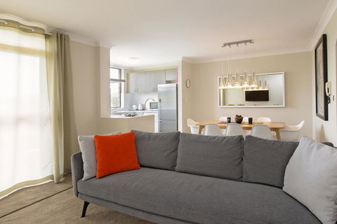 Avalanche 6 - Sophisticated Style &modern Comfort With A Central Location - NT Tourism 2